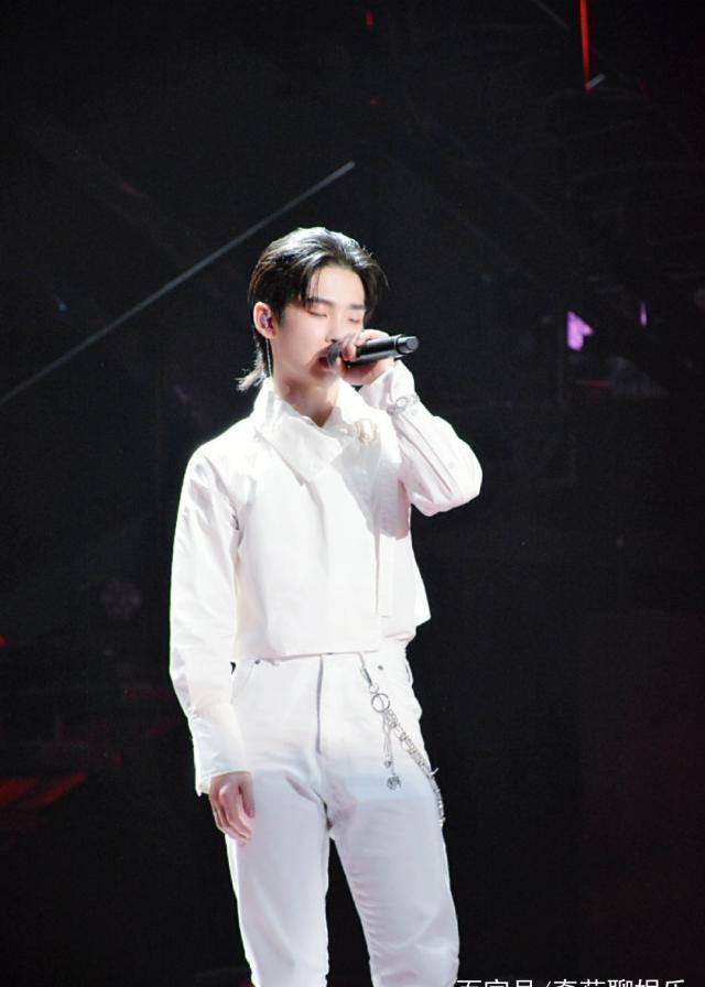 都不知道以什么方法来选助演嘉宾,你说整个rise男团都来节目了,结果