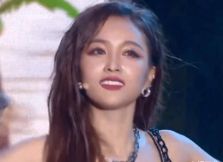 吴宣仪妆容遭吐槽,亲自发视频高情商回应,御姐妆容精致像洋娃娃_活动