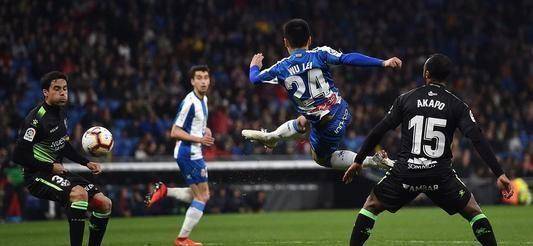 在国内进球如麻的武磊为什么在国外却是看别人进球_西甲_球员_赛场