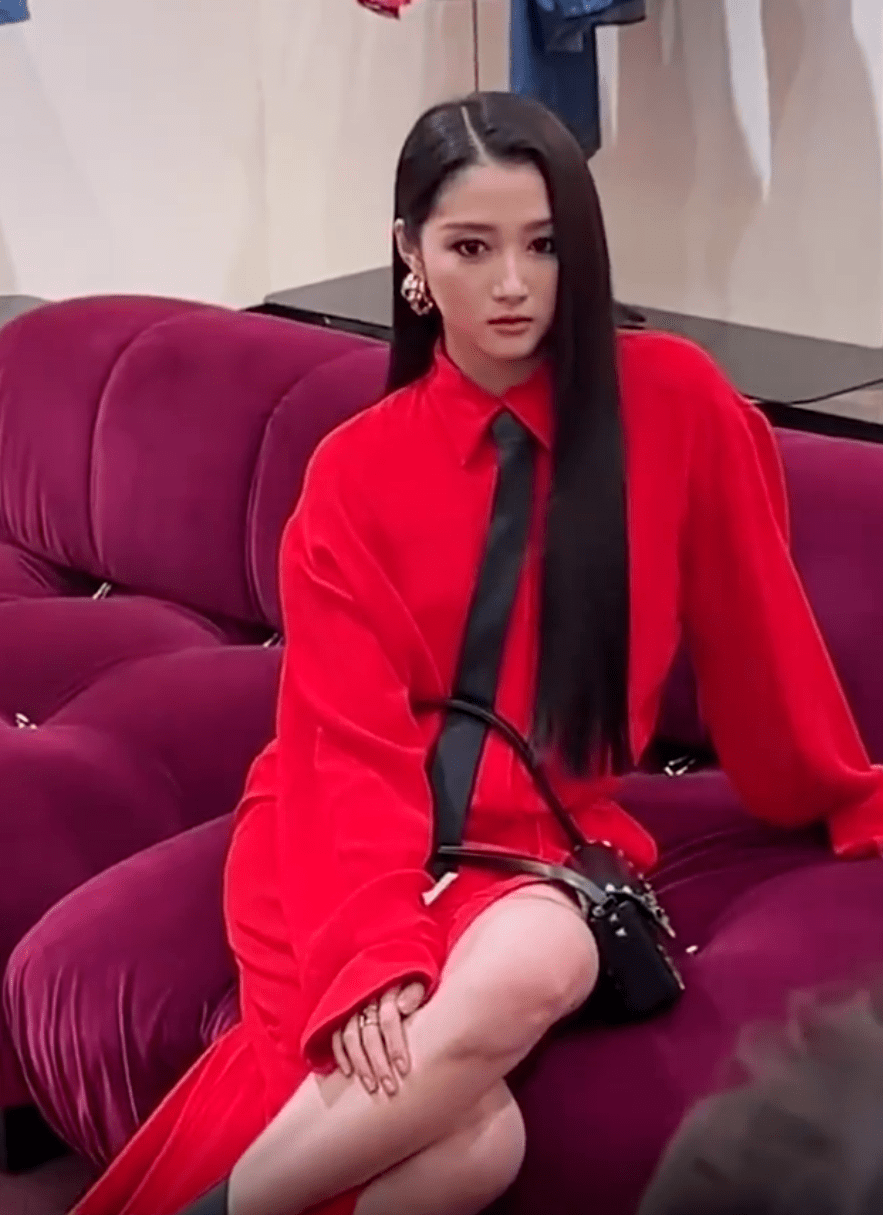 上海这场活动奚梦瑶瘦出"竹竿腿",杨洋撞脸炎亚纶,孙俪显年轻_关晓彤