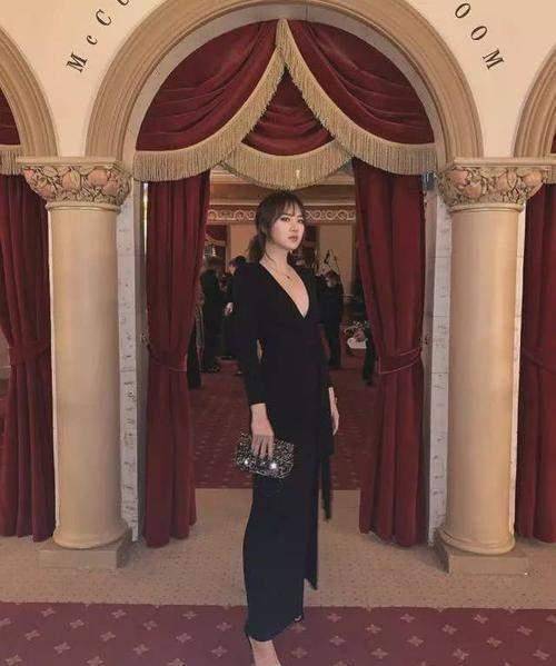 豪门小公主云泥之别:李尹馨太多身不由己,姚安娜跻身名媛活出精彩