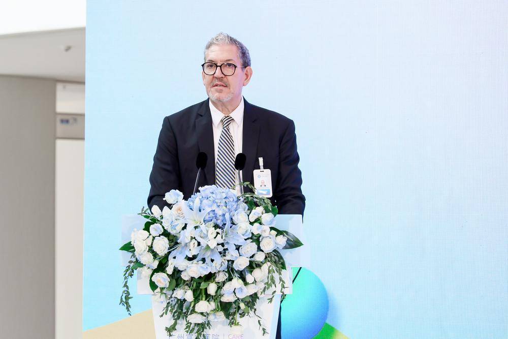 harris benny致辞在众多嘉宾的见证下,广州富力医院的首席执行官和