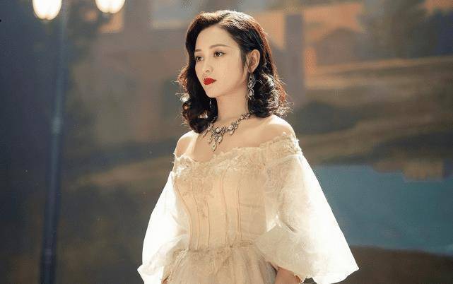 《局中人》中的美女演员:王一菲造型惊艳,王瑞子被认成了沈梦辰_姚碧