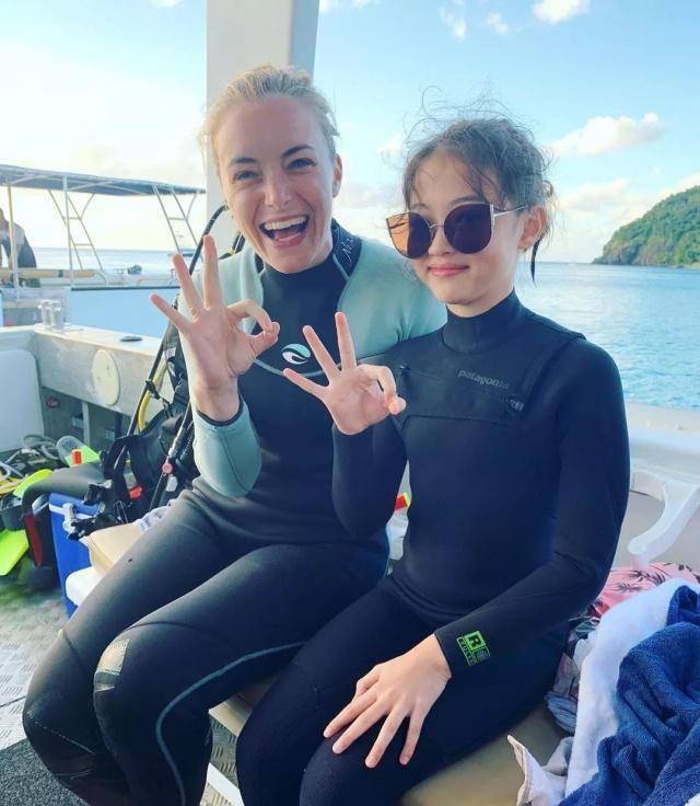除了运动,ellagross还很喜欢阅读,认真的女孩果然天下一美!