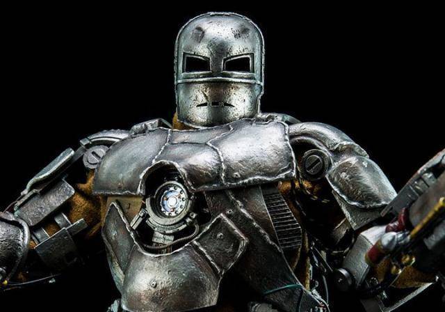 在漫威电影宇宙中,从马克2开始,钢铁侠的战甲就满满的科技感.