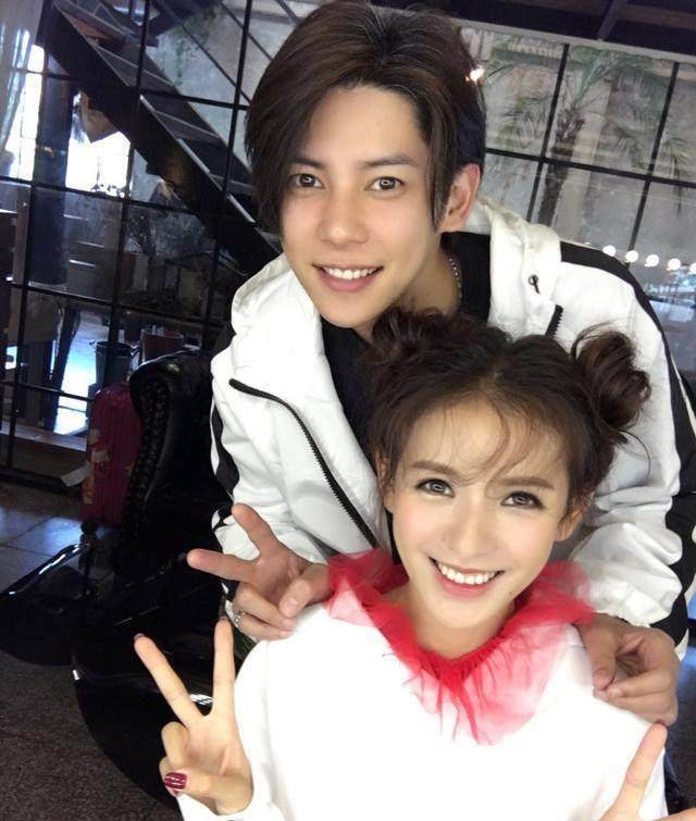 如今看她时常秀恩爱,并且总是喜欢拿陈柏融跟她最