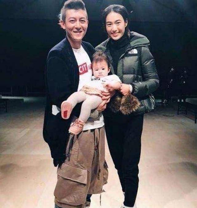 妻子多次陪同看球并和偶像科比见面_冠希哥_湖人_球迷