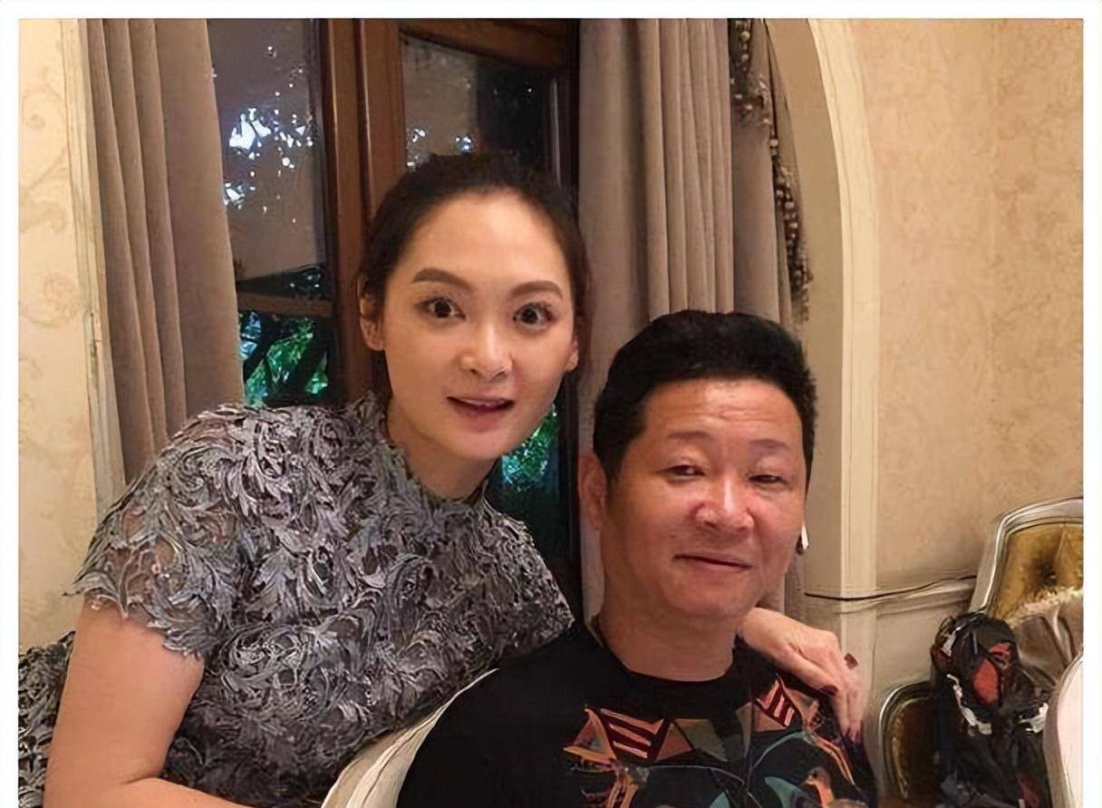 "三德子"赵亮:娶小16岁模特,后抛下娇妻去四川帮当地人养鸡_胡敬_时候
