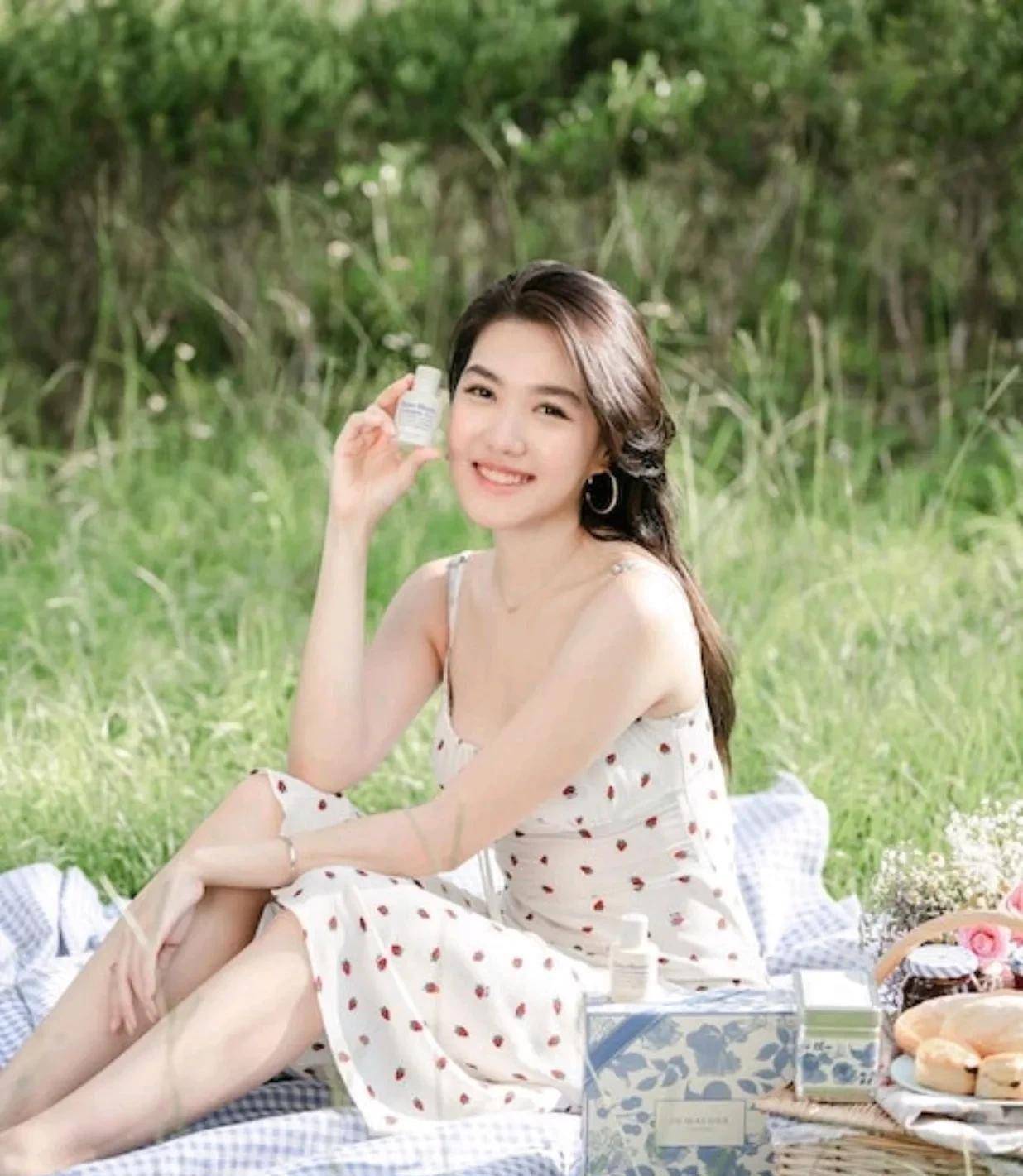 准老婆汤洛雯修身成功-晒沐浴照窦姐汤乐瑶连载性感泳装照_比基尼