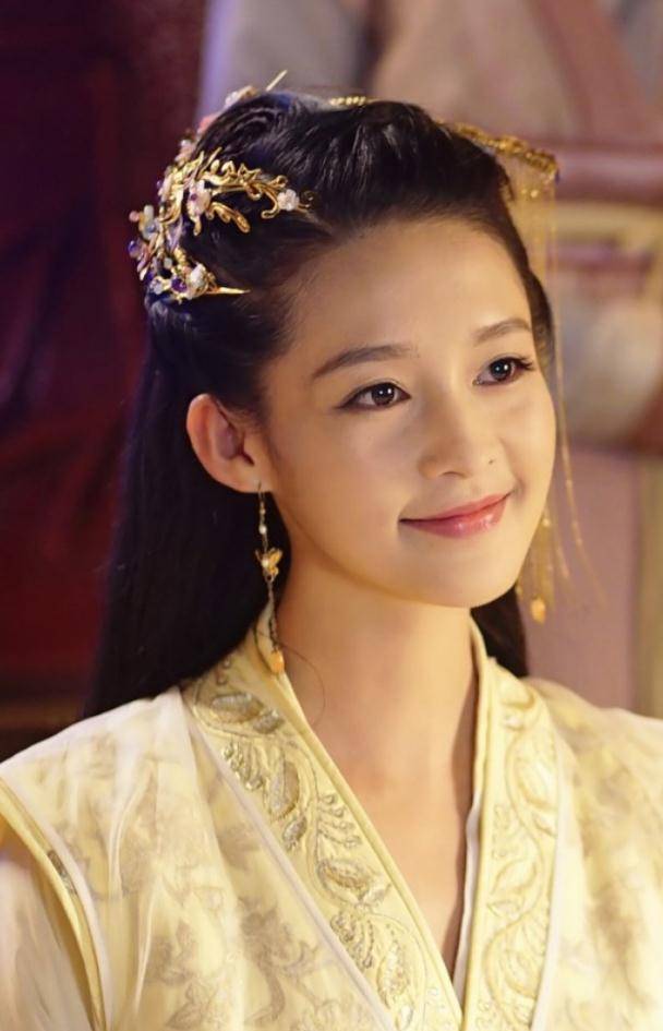 李沁:从昆曲到演戏,曾被骗走全部酬劳,如今31岁仍单身_李小婉_李少红