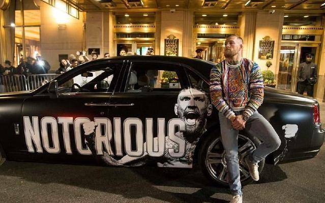 嘴炮康纳现状如何?曾被女友养了八年,现女友住豪宅开豪车!