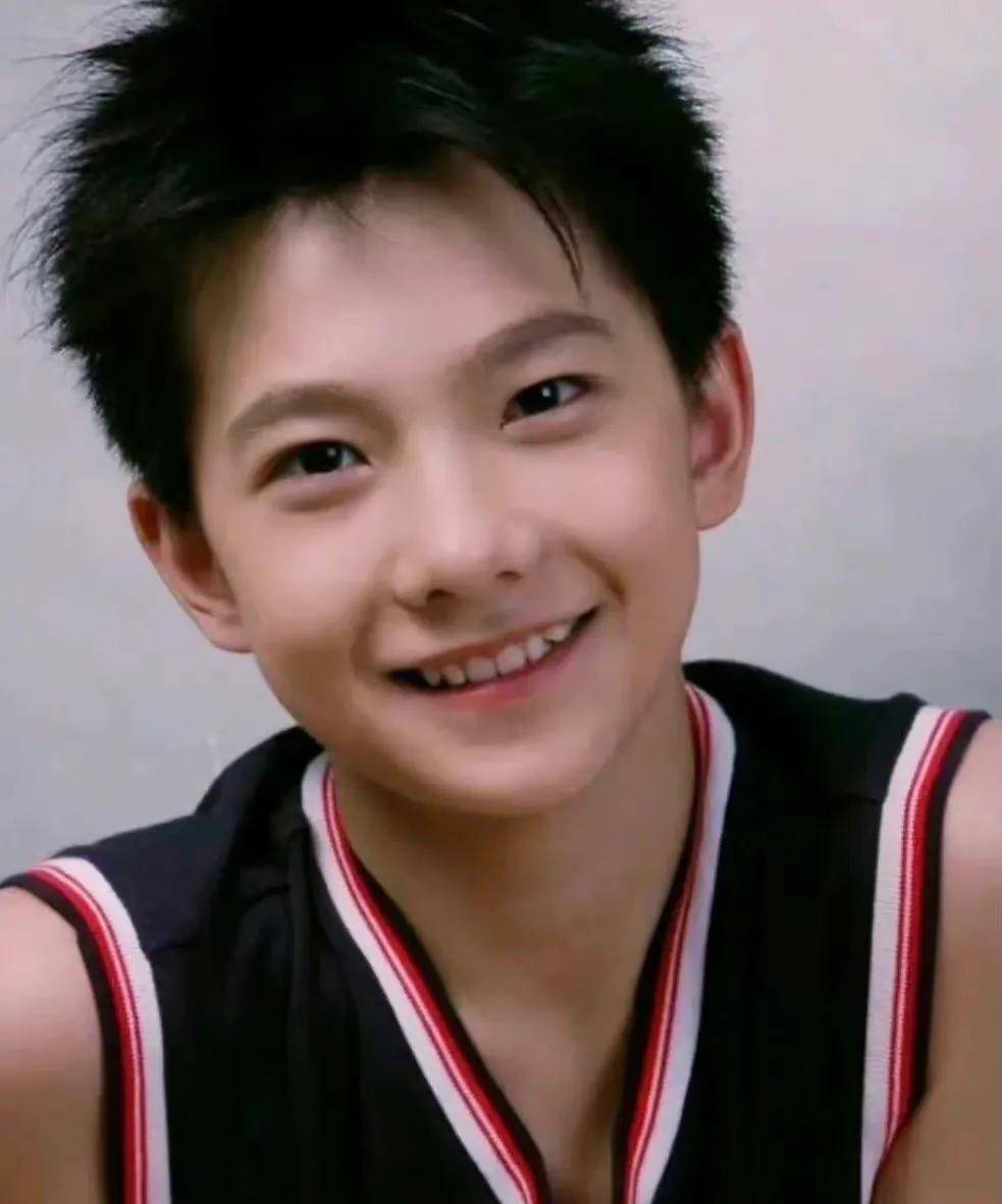 杨洋原来是从小帅到大太像丁凯乐,你们见过杨洋小时候的样子吗?