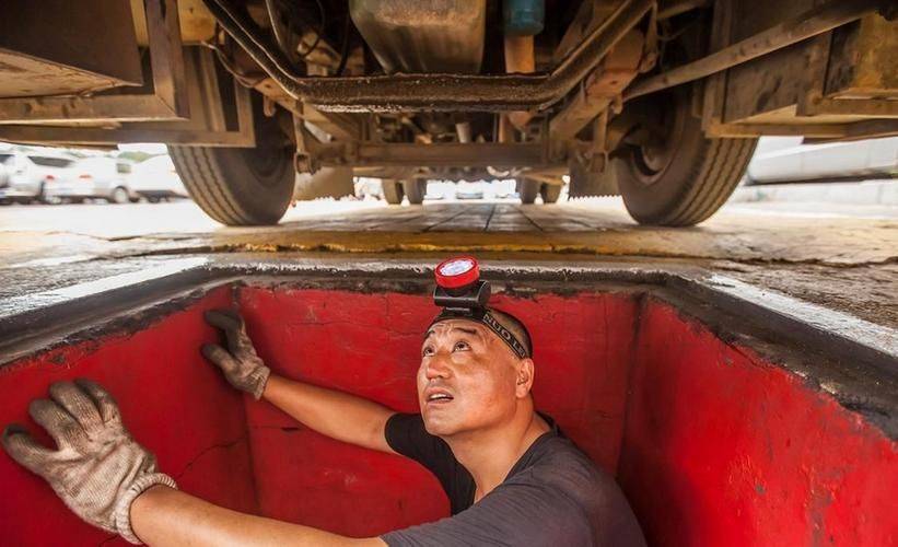 大货车修理工招聘一万以上 大货车招修理工 包吃住_工作_维修_进行