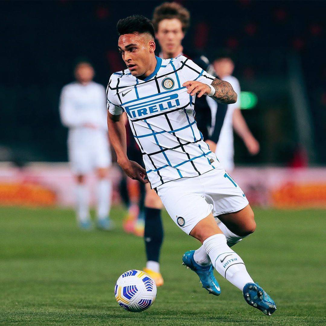 切尔西今夏有意劳塔罗,球员身价达7000万,曼联也想引进他_马丁内斯