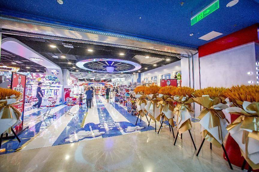 包含经典奥特曼ip卡牌,手办,盲盒,模型,拼搭,益智类玩具等;亲子淘气堡