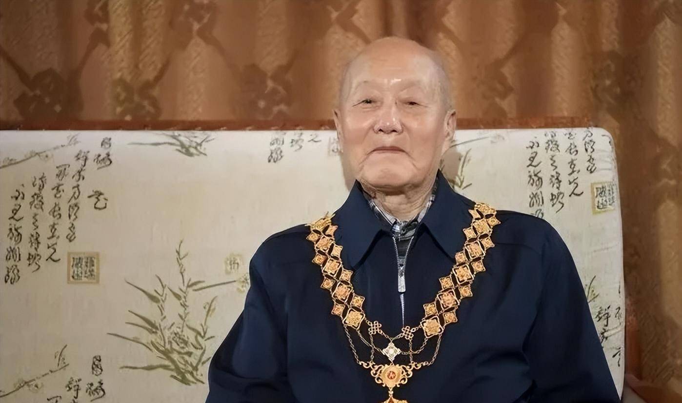 战斗英雄张富清:共和国勋章获得者,深藏功名64载为山区奉献一生_生活_