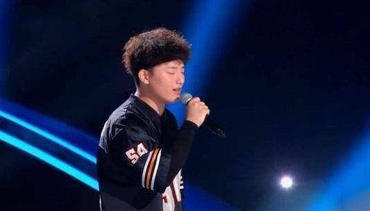 03宠儿潘虹李宇春的"潘宝石"潘虹无疑是后期最大的宠儿,很多人都在想