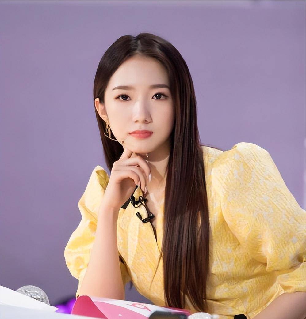 五线艺人竟然跑去开演唱会,内娱最大的笑话,还真是一票难卖_孟美岐