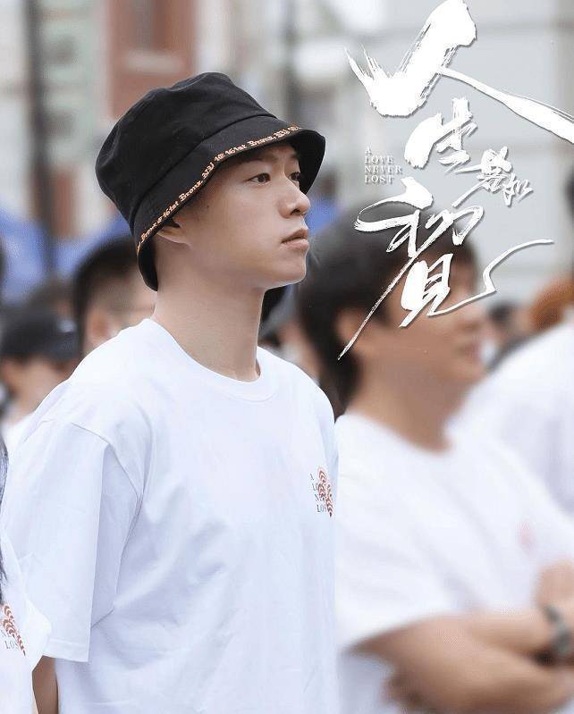 《人生若如初见》开机,李现和魏大勋剃光头现身,两人合作很开心