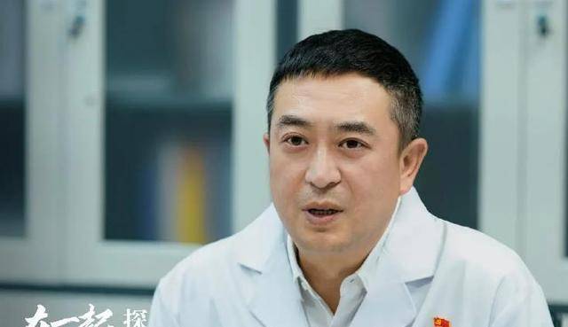 《悬崖》8年,张嘉译改名,程煜迎第二春,宋佳拿奖拿得手发软_角色_作品