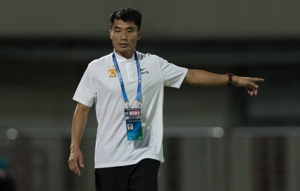 已收到邀请,2次当选中国足球先生_郑智_比赛_助教