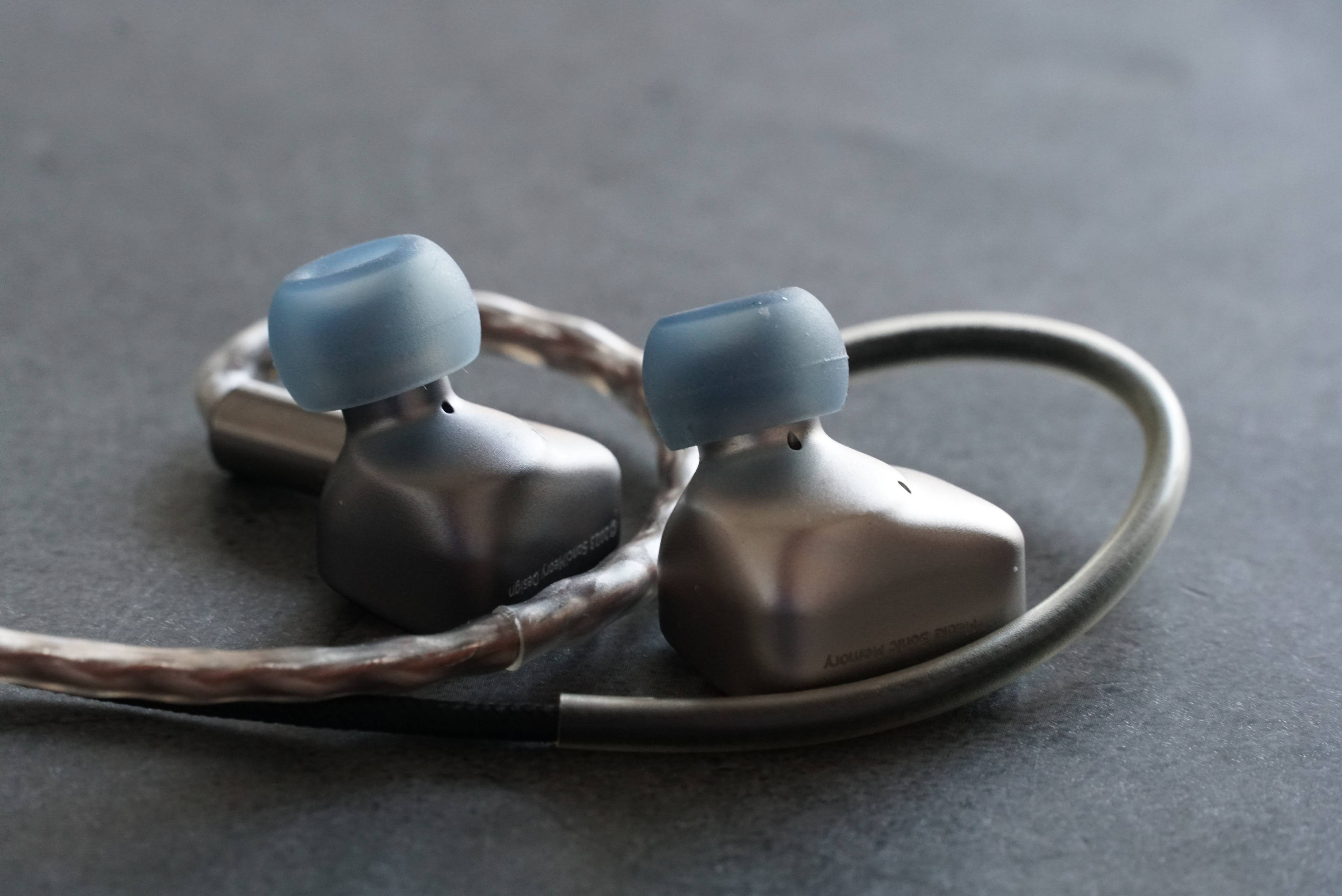 更发烧的设计,更高精尖的调音,声音记忆sw2评测_耳机_索尼_导管