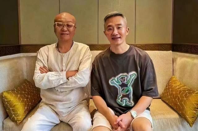 程雷也没有把这件事放在心上,相反还非常大方的晒出了与友人的合影我