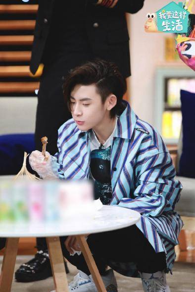 《我要这样生活》范丞丞,小鬼正骨按摩,意外解锁rap新姿势_节目组