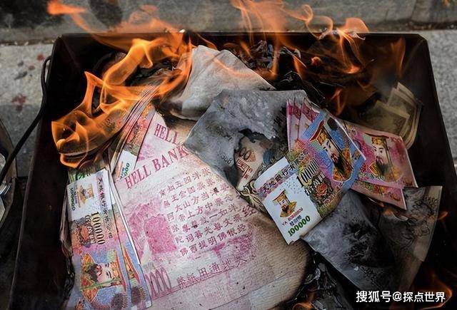 天地银行统一国际货币!冥币意外国外走红,他们不禁焚烧吗?