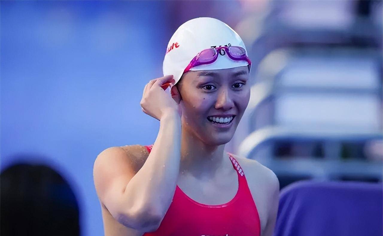 美女游泳刘湘图片
