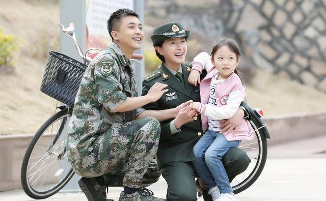 难逃被积压的命运,宣传片都看腻了,奶一口能定档_万茜_李佳航_秦昊