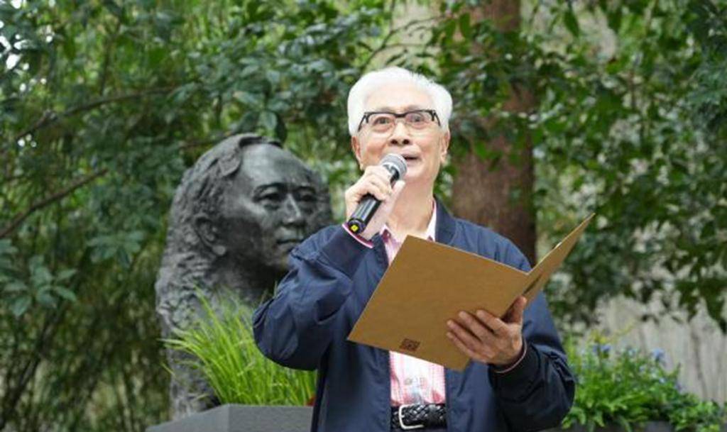 孙道临女儿孙庆原现身,向上影捐赠父亲铜像,为何没从事艺术工作