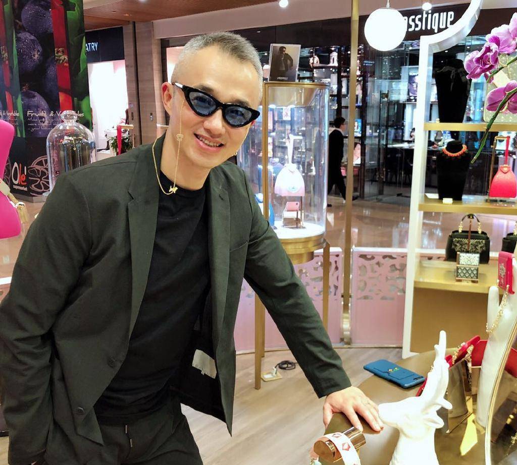 曝51岁程雷肝病去世,本尊发朋友圈回应,晒与友人合照曝精神状况_卫视