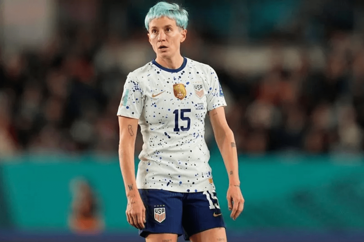 梅根·拉皮诺被指控"毒害"美国女足对抗星条旗_国歌_球员_电视