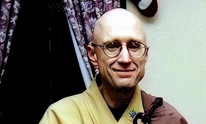 1977年的一天,恒实法师在拜读经文的时候,脑海中突然出现了一幅画面