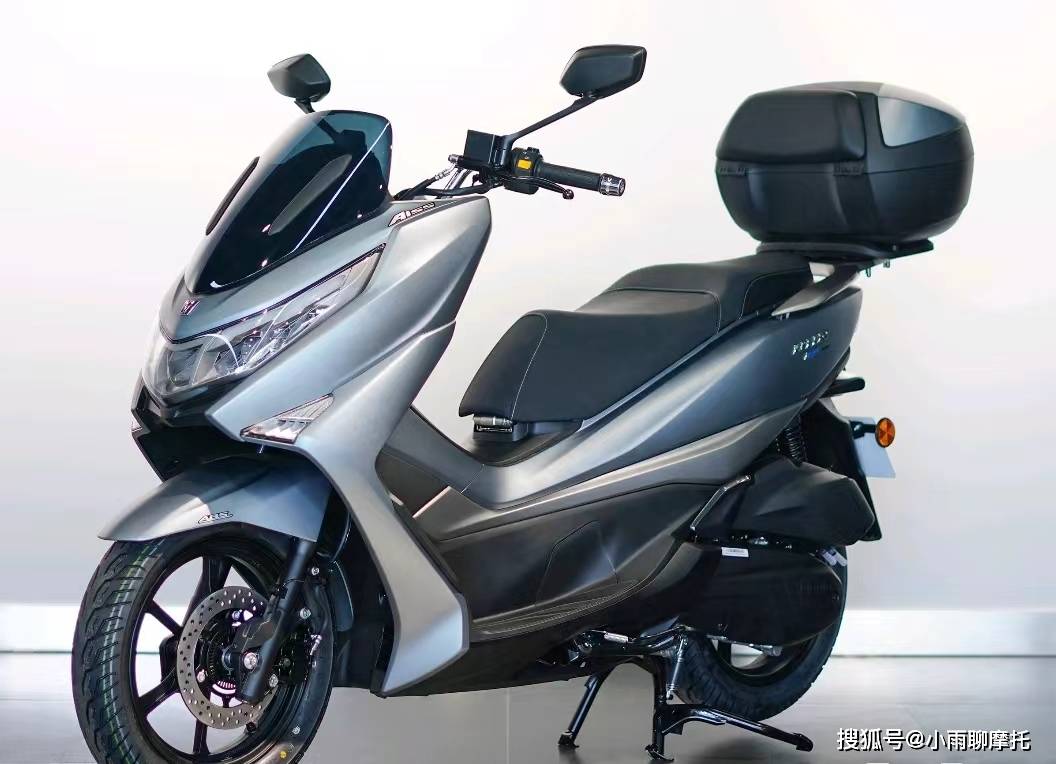 豪爵uhr150 pk新大洲本田pcx160,谁才是真正的性价比之选?