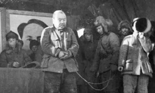 有人想与土匪妥协,方强:用枪杆子与土匪对话_东北_司令员_四大