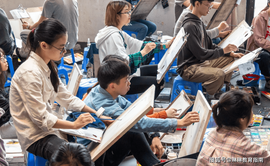 曾和杨洋齐名,如今凭借《莲花楼》爆火,来自大学老师的降维打击_刘迦