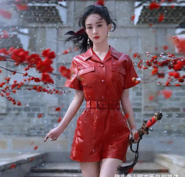 赵丽颖分手后画风突变,挑染发型回归少女,造型"撞衫"谋女郎_时尚_大片