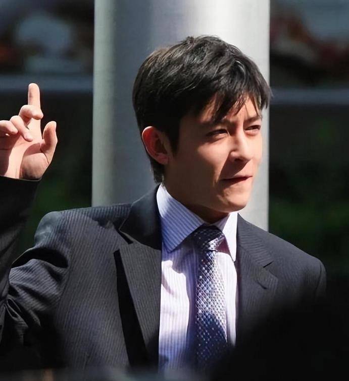 "艳照门"15年后,"参与者"突然去世,陈冠希为何发短信悼念?