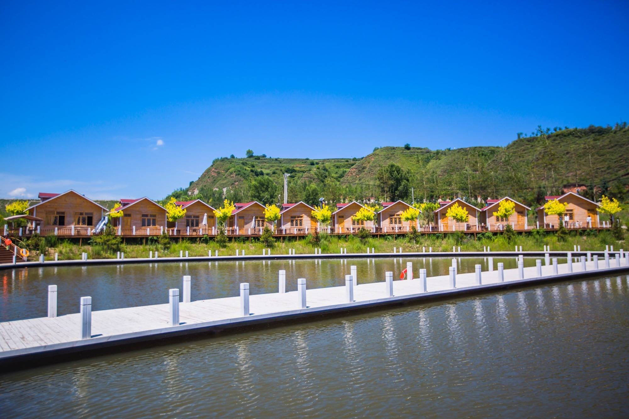 甘肃渭源鹿鸣谷,依山傍水,环境优美,是假日避暑旅游的好去处_小朋友