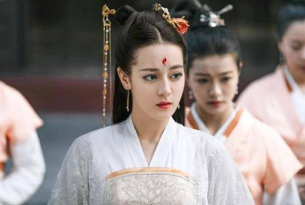 《驭鲛记》的女主已定是迪丽热巴,男主候选人是任嘉伦和罗云熙,虽然还