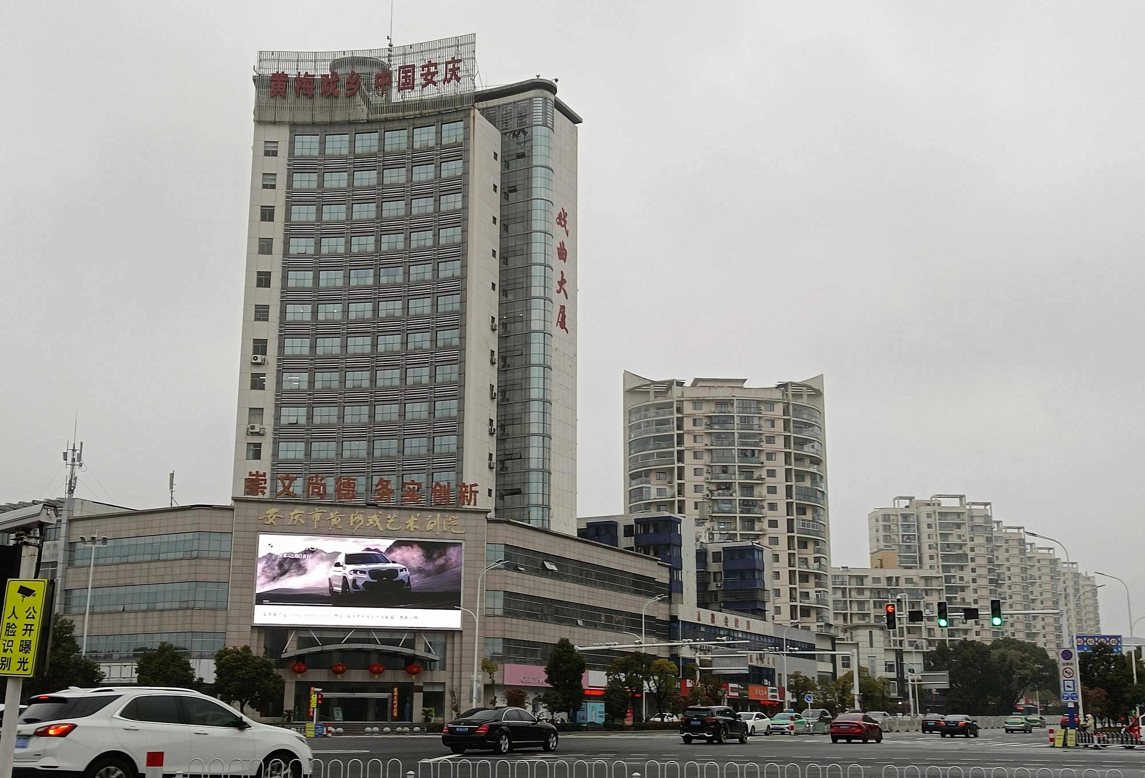 余光烈老先生,倘若先修路后命名,您还会起名龙山路吗?