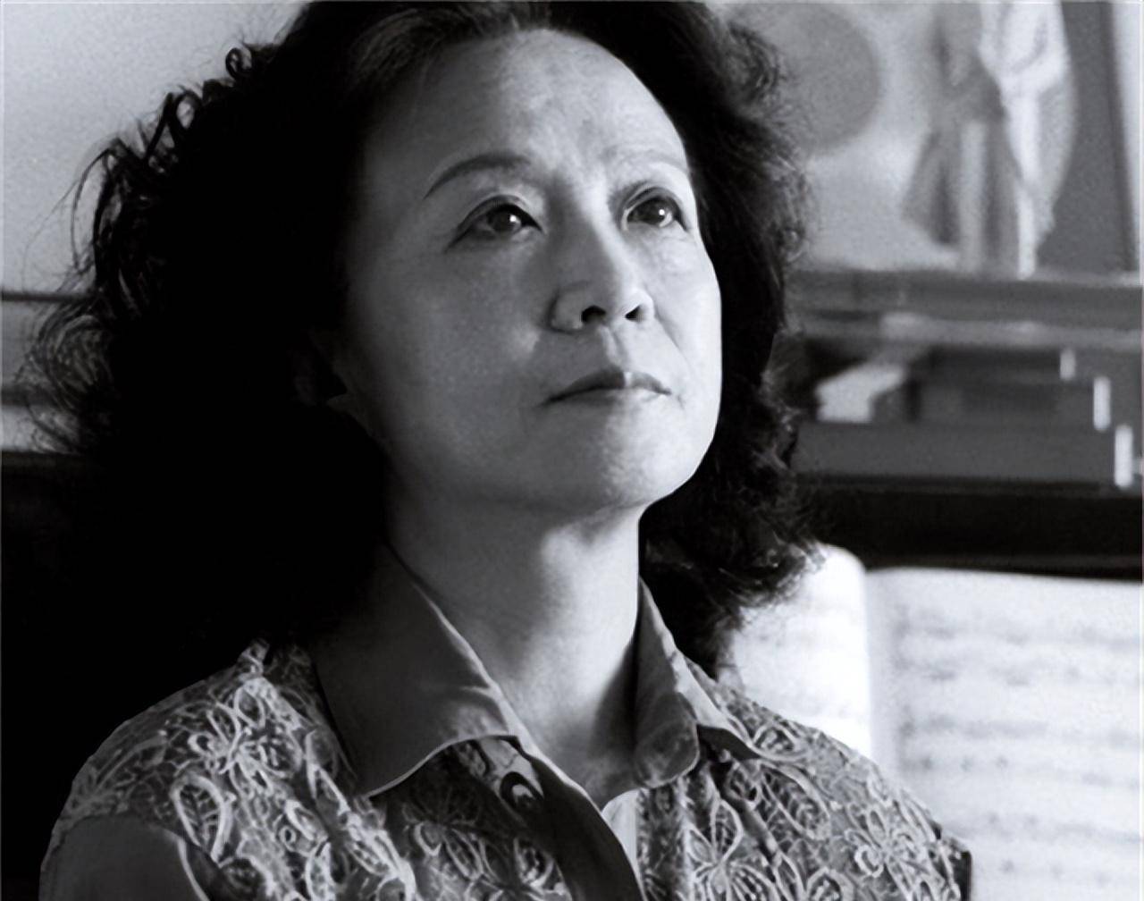 乒乓球冠军庄则栋在领导的遗体告别时背着手_庄惕深_家庭_鲍蕙荞