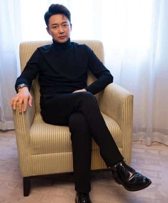 发型,服饰,身材,都是男人最好的"医美",53岁刘奕君不输年轻人_气质