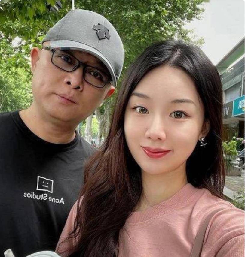 郭德纲大胆为儿子提亲,要娶孟非美貌女儿,开出2.