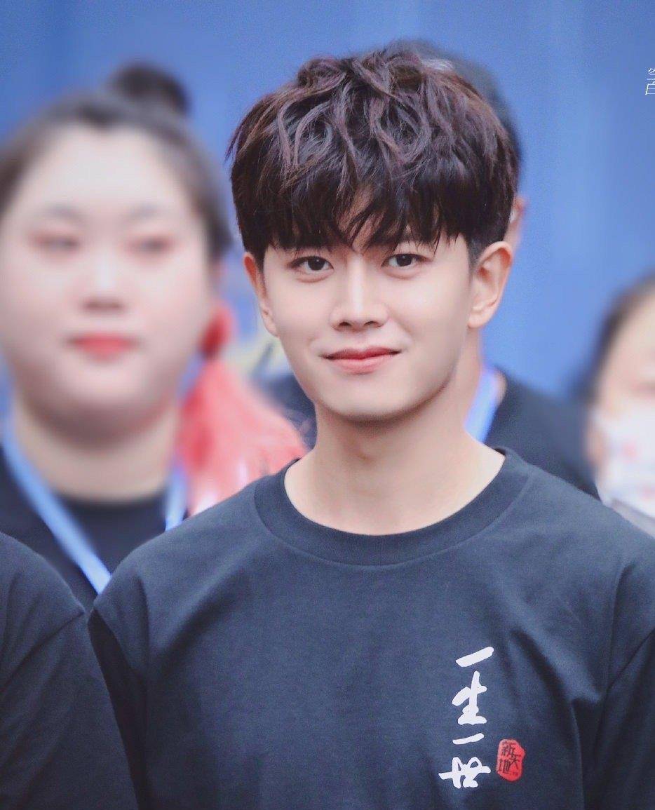 任嘉伦给你职场建议,要热爱这份事业,才能有所成就_工作_事情_经典