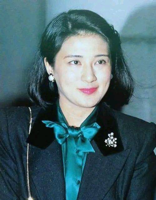 雅子妃:人美学习好,从小到大都是学霸,哈佛毕业后嫁给了皇子_戴安娜
