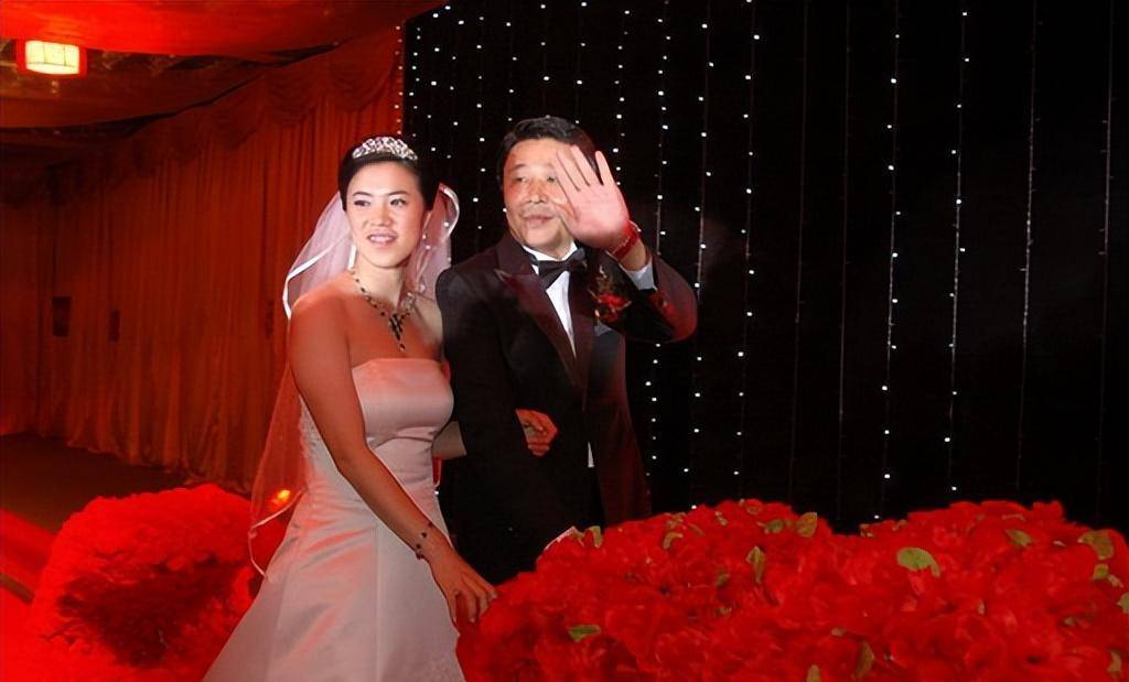 "女乒双子星"王楠张怡宁:是冤家也是姐妹,退役后都嫁了好人家_乒乓