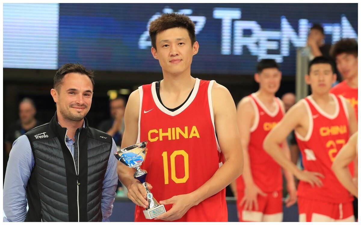 3人离队名单曝光周鹏在列,郭艾伦谜底揭晓_比赛_球员_对手